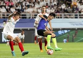 邻国足球逆转赢得亚洲首胜的背后故事